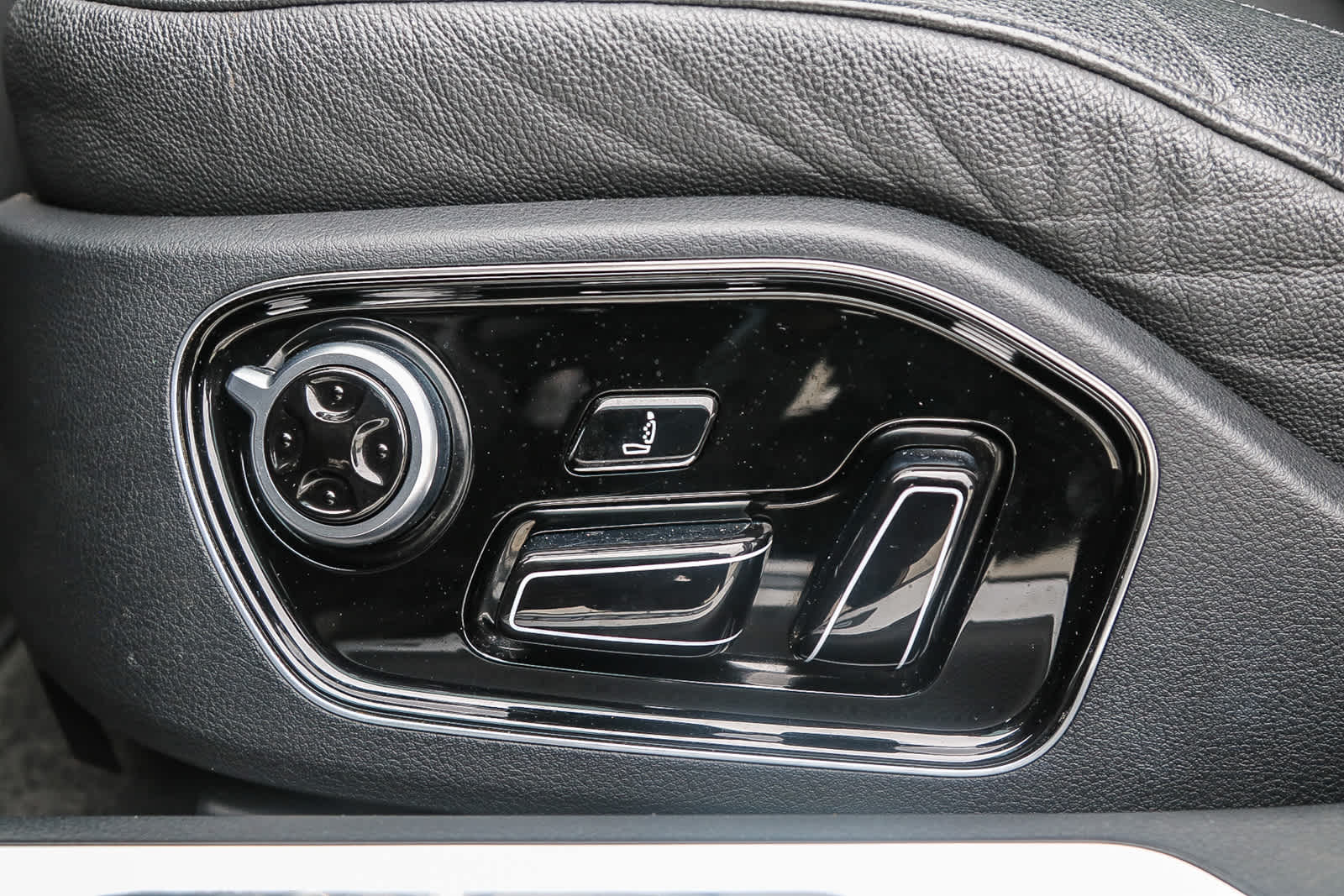 Thumbnail: 2017 Audi A8 - 23