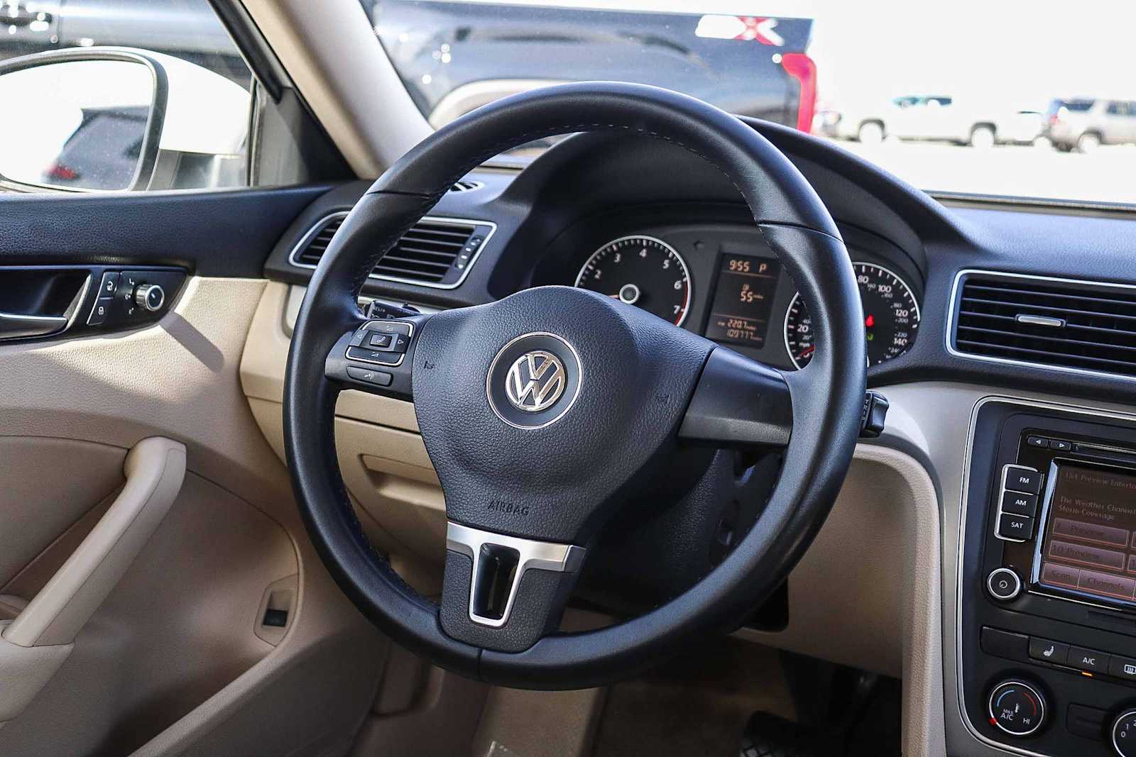 Thumbnail: 2015 Volkswagen Passat - 20