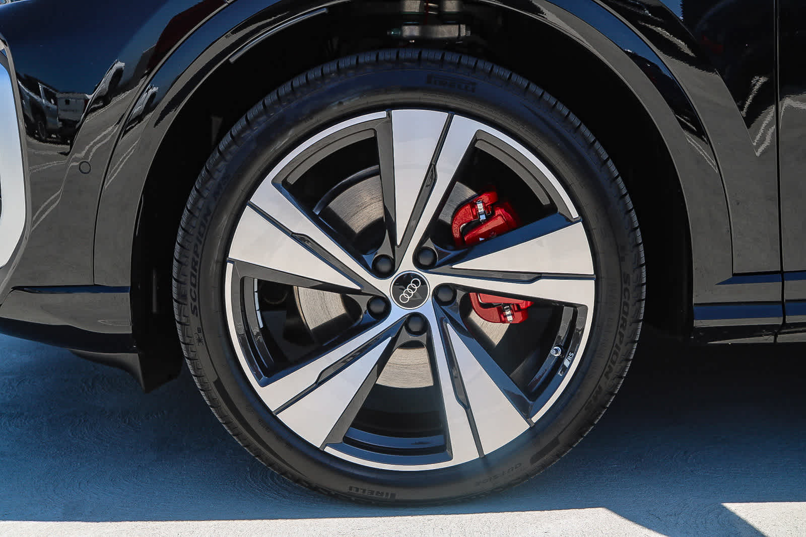 Thumbnail: 2025 Audi SQ5 - 11