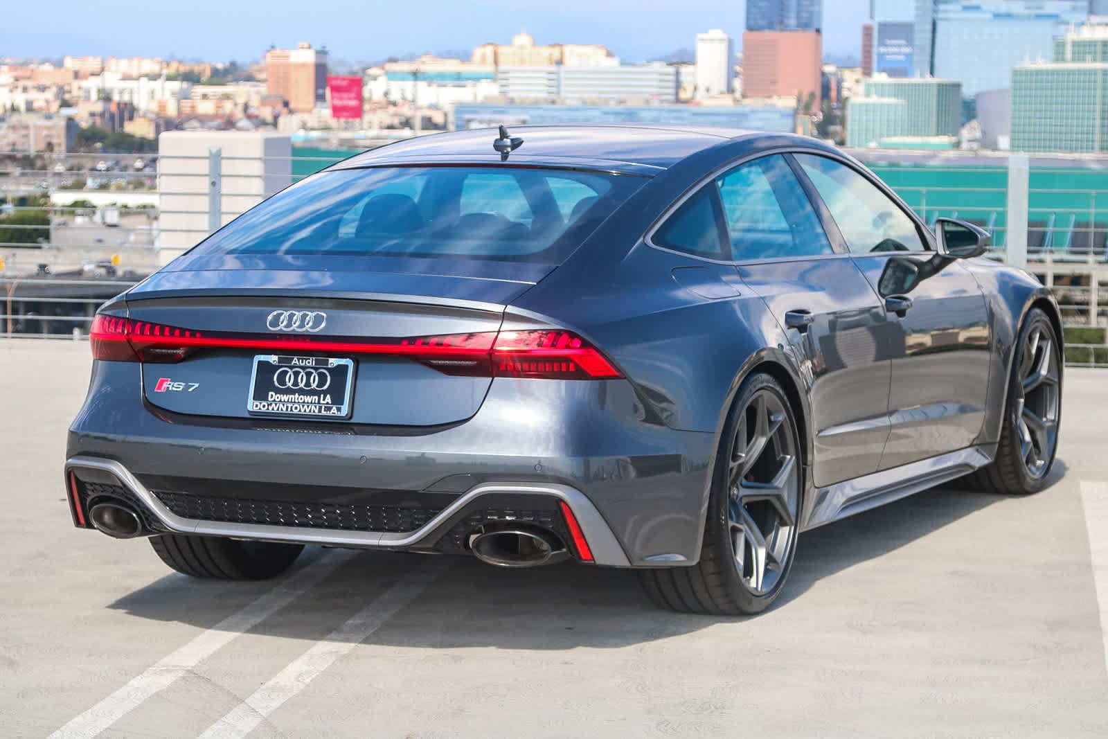 Thumbnail: 2026 Audi RS 7 - 7