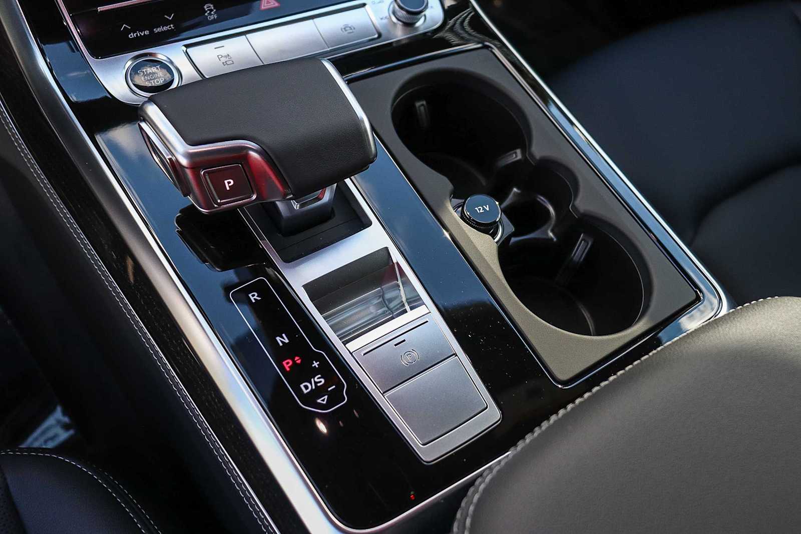 Thumbnail: 2026 Audi Q8 - 26