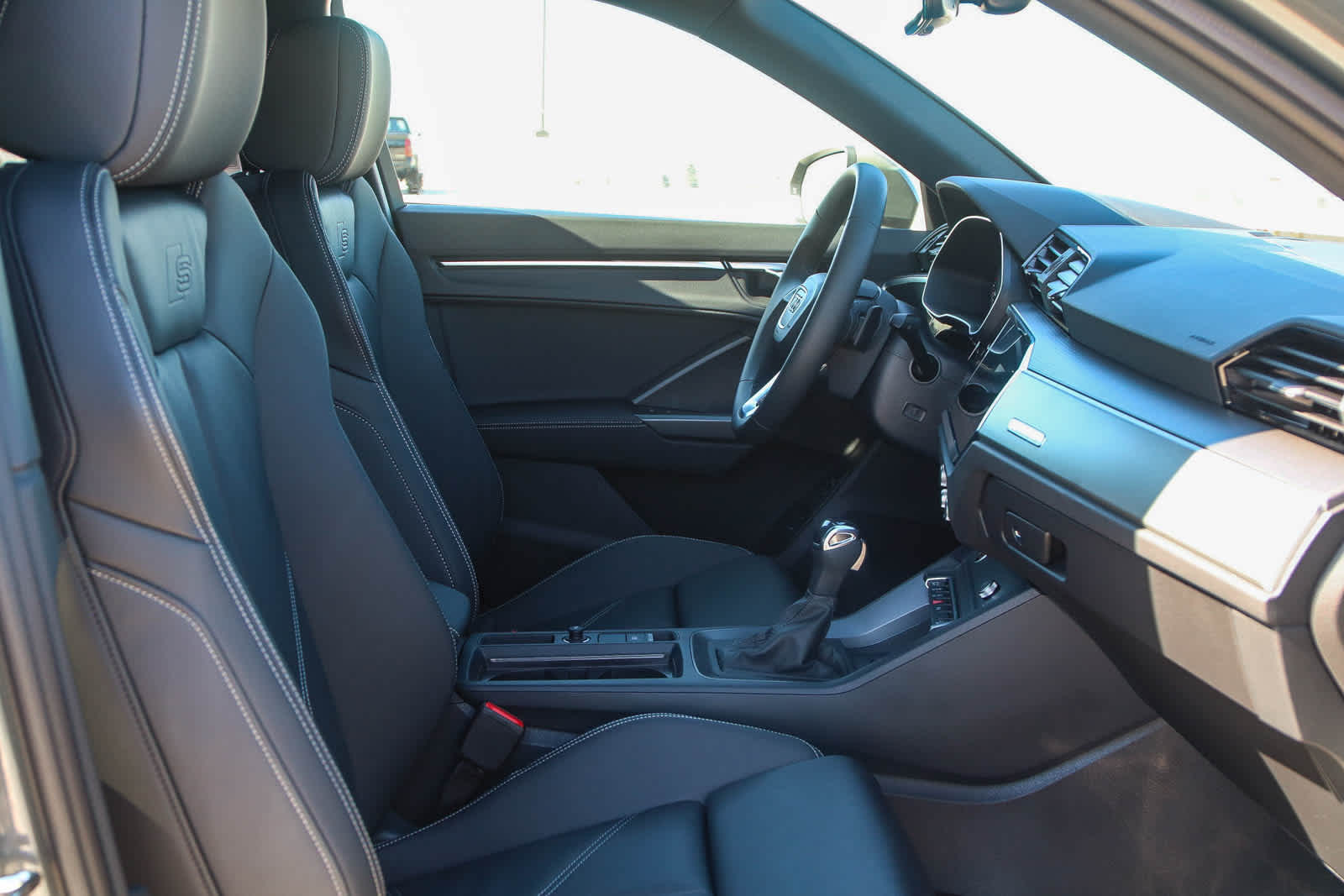 Thumbnail: 2025 Audi Q3 - 25