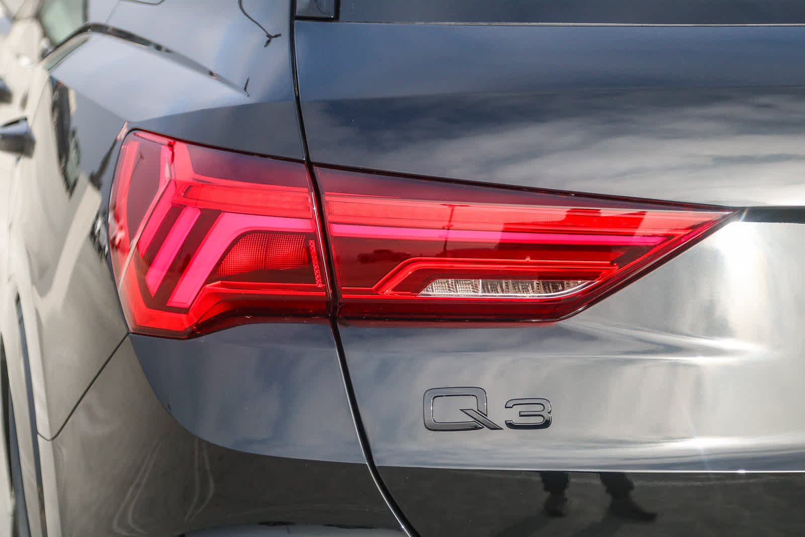 Thumbnail: 2025 Audi Q3 - 11