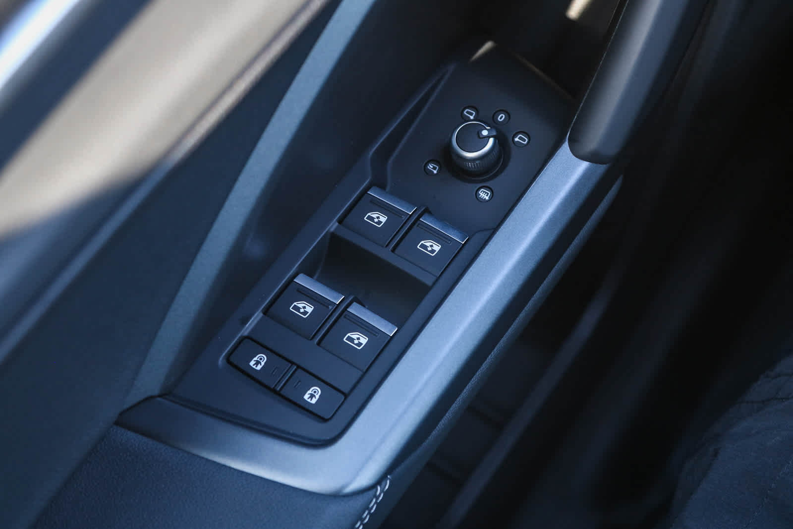 Thumbnail: 2025 Audi Q3 - 36