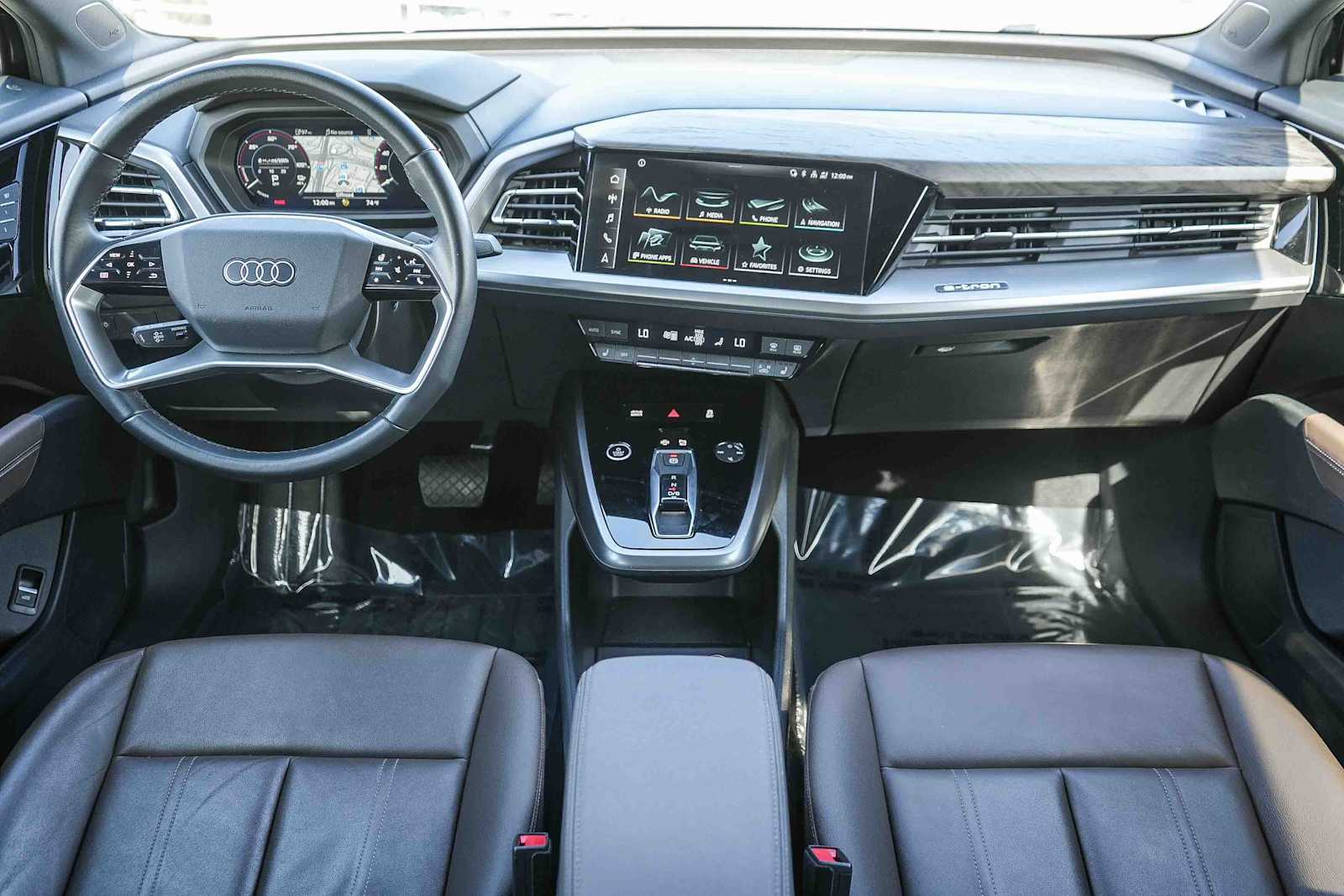 Thumbnail: 2023 Audi Q4 e-tron - 16