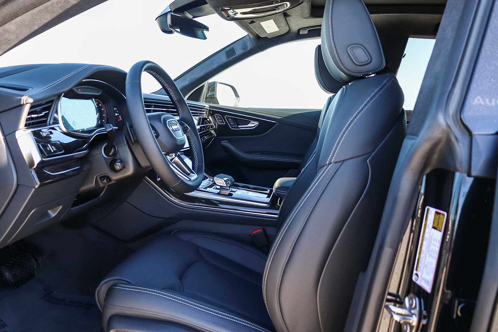 Thumbnail: 2026 Audi Q8 - 23