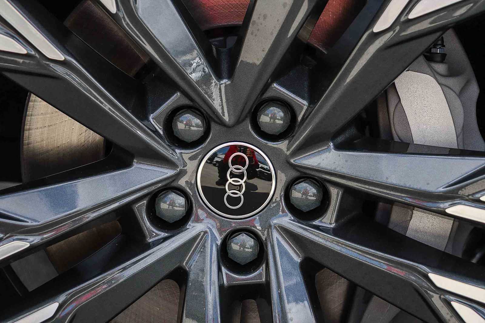 Thumbnail: 2026 Audi Q8 - 15