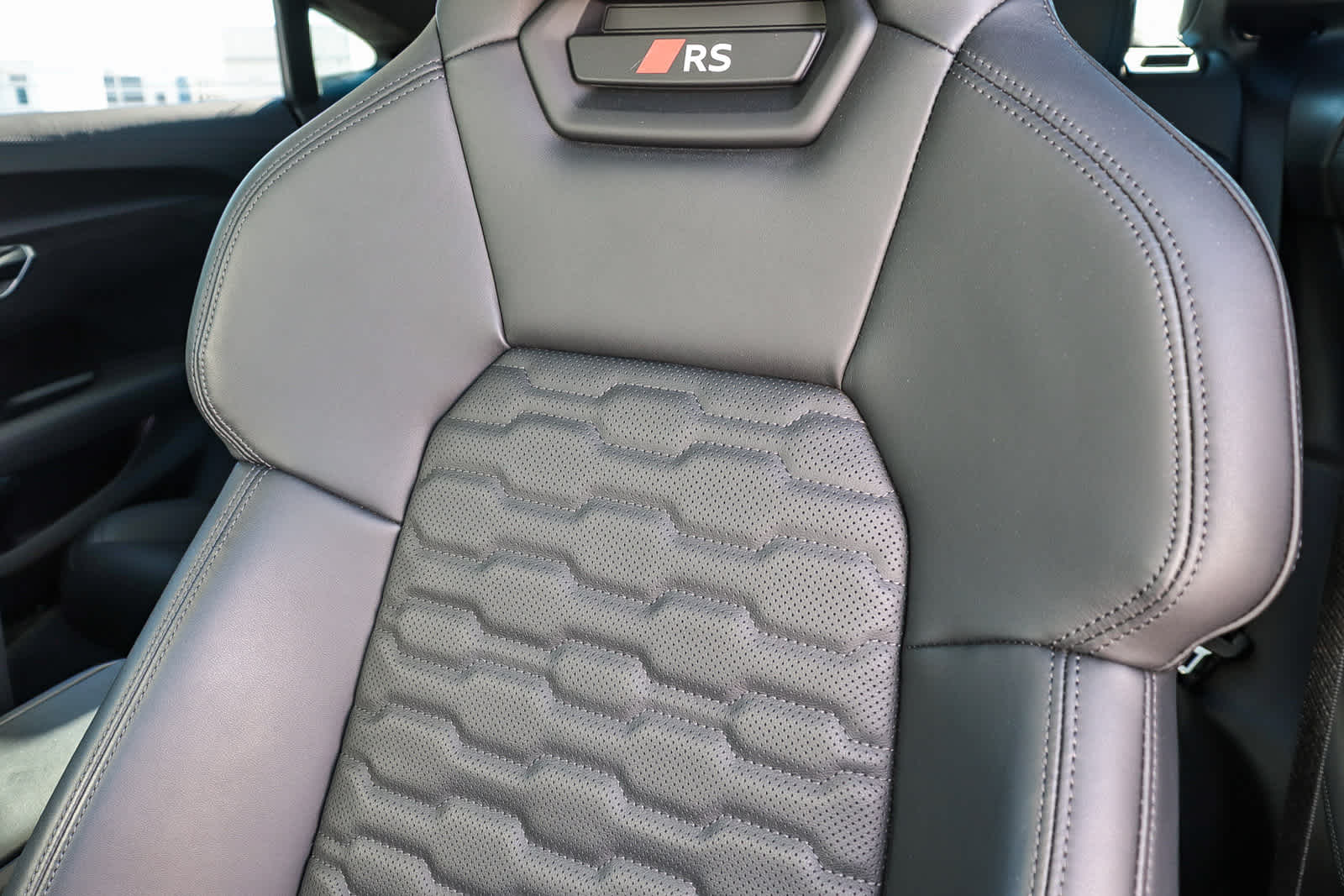 Thumbnail: 2025 Audi RS e-tron GT - 39