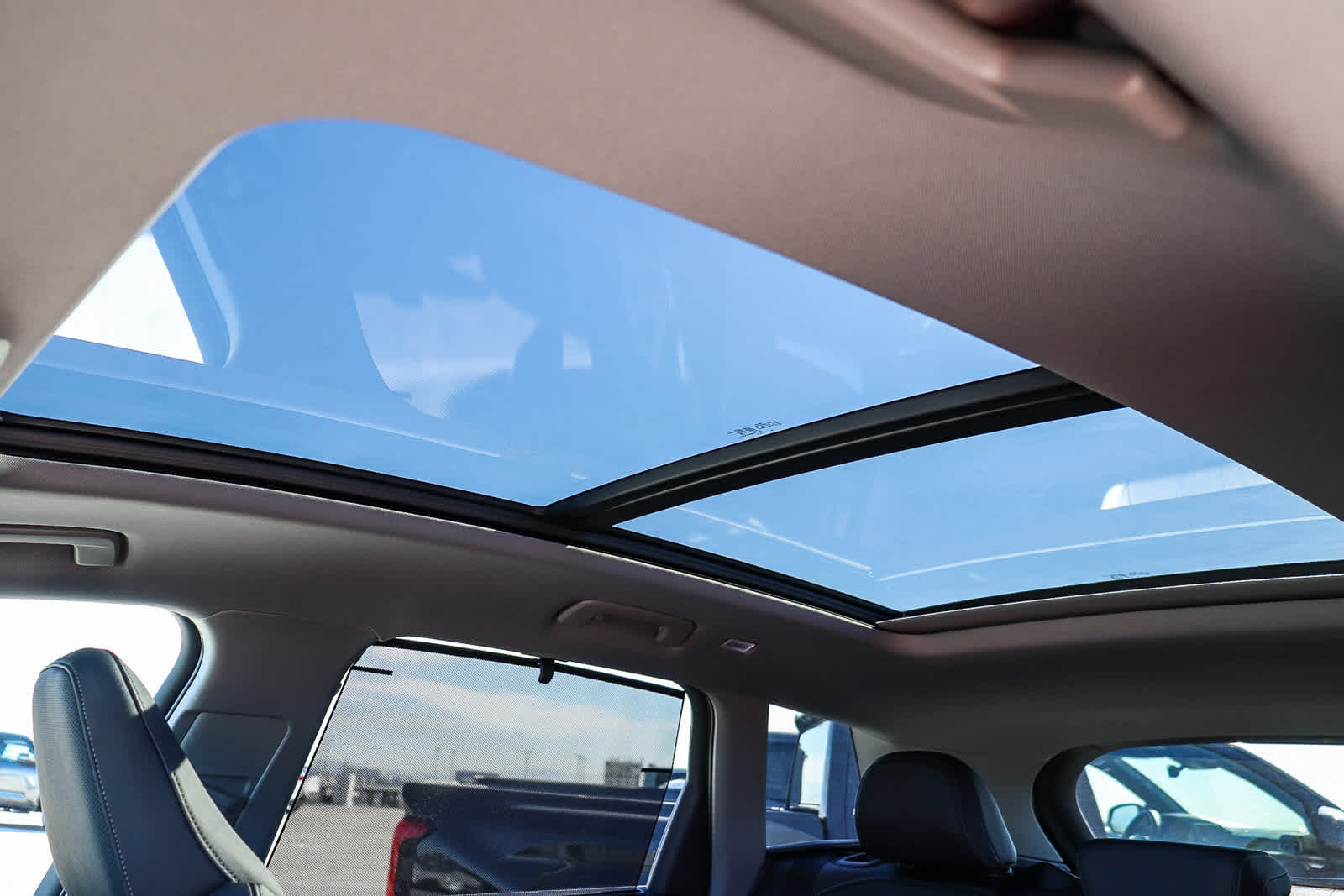 Thumbnail: 2025 Audi Q6 e-tron - 34