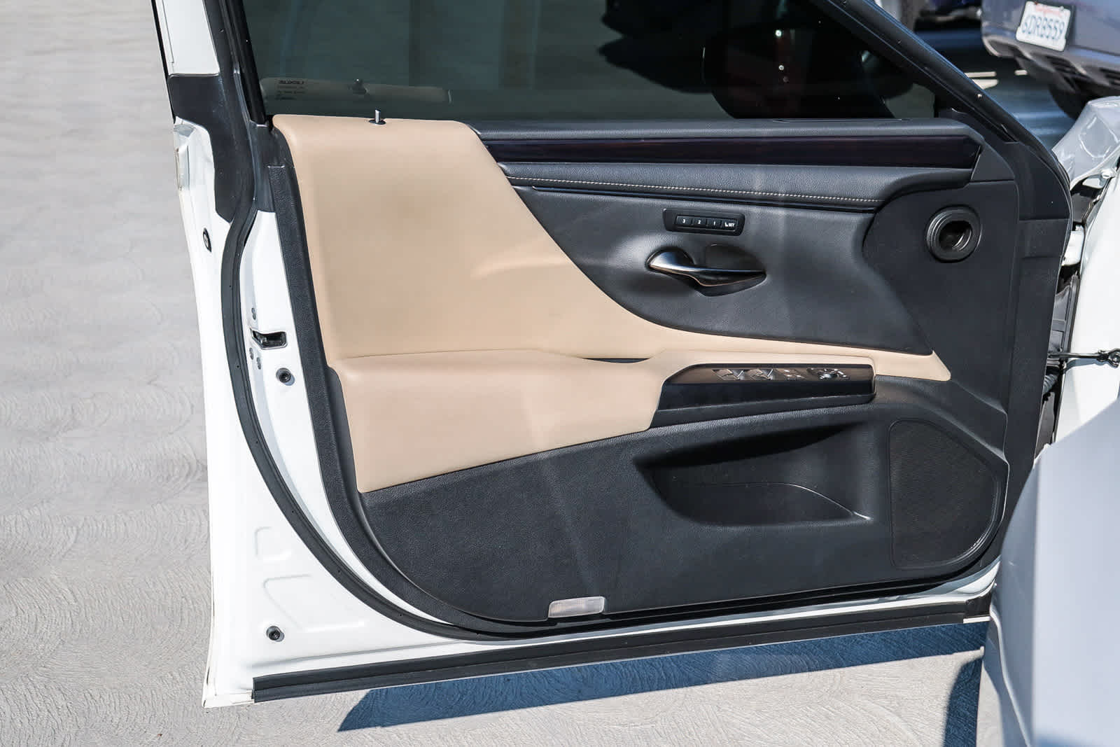 Thumbnail: 2021 Lexus ES - 27