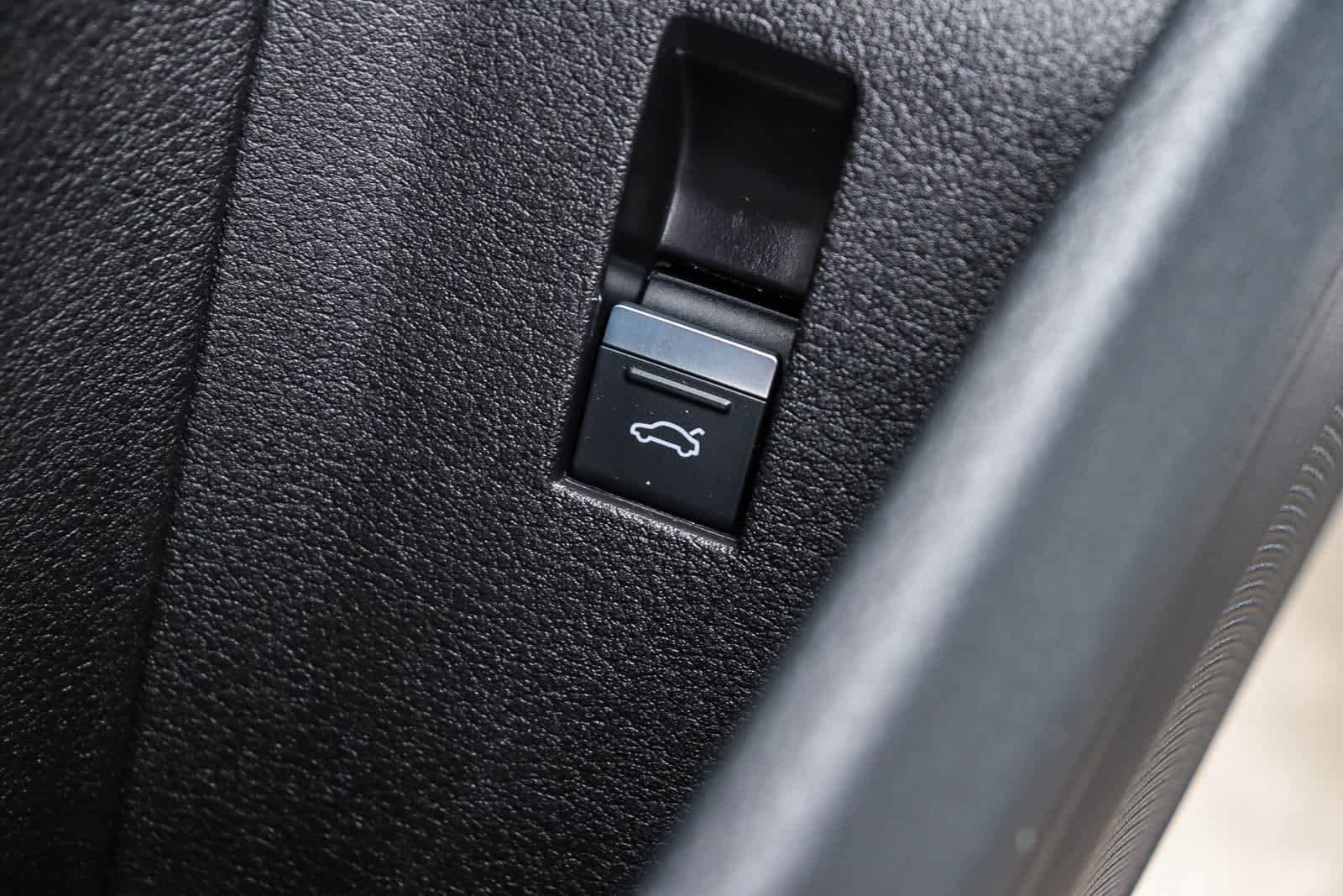 Thumbnail: 2022 Audi e-tron - 29