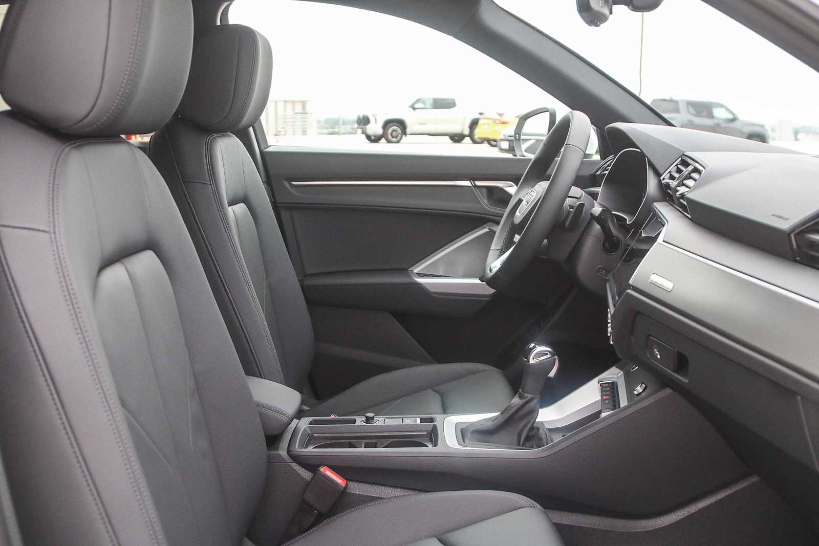 Thumbnail: 2025 Audi Q3 - 25