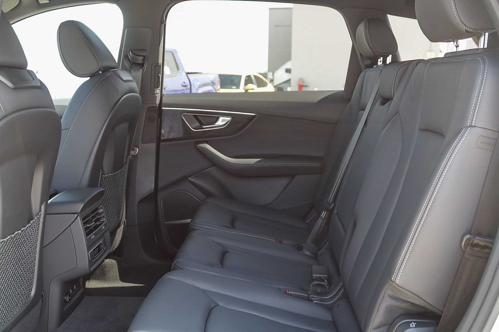 Thumbnail: 2025 Audi Q7 - 19