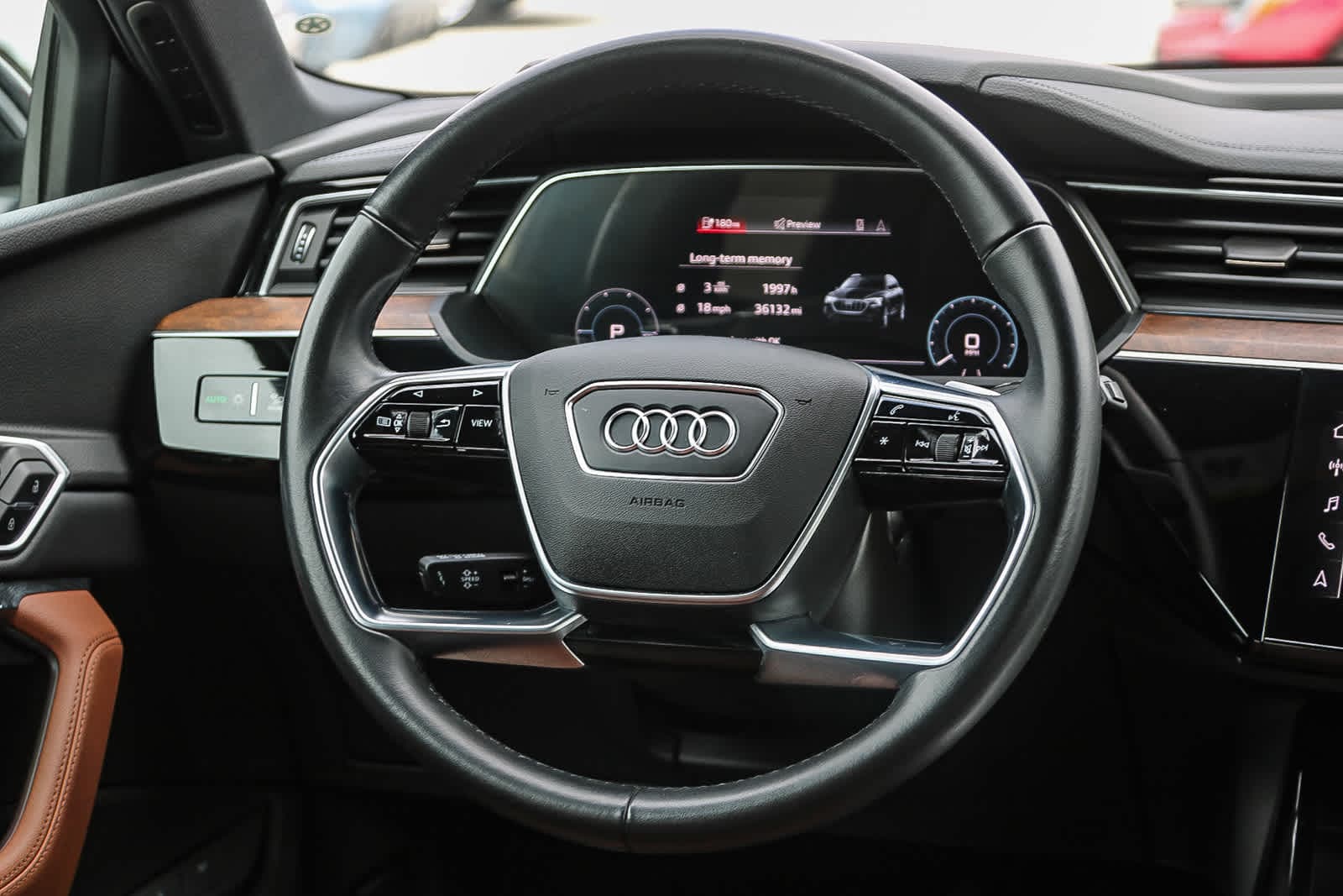 Thumbnail: 2022 Audi e-tron - 16