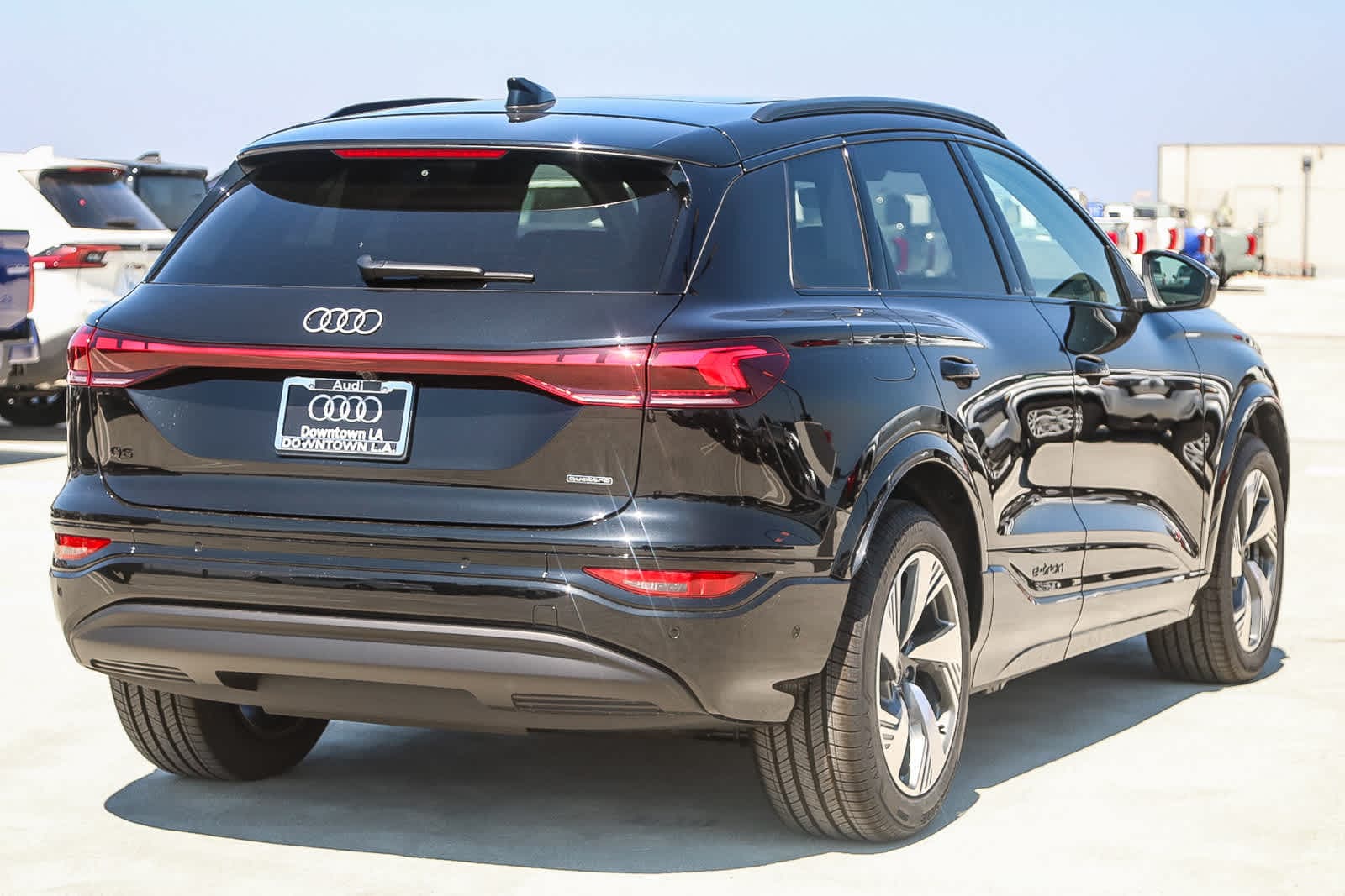 Thumbnail: 2025 Audi Q6 e-tron - 6