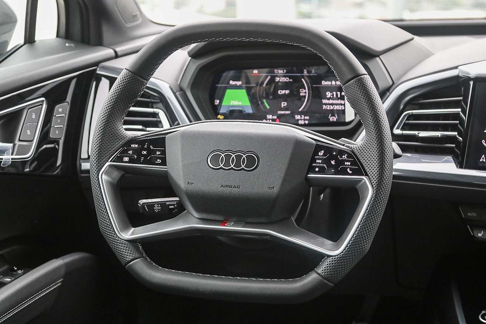 Thumbnail: 2025 Audi Q4 e-tron - 15