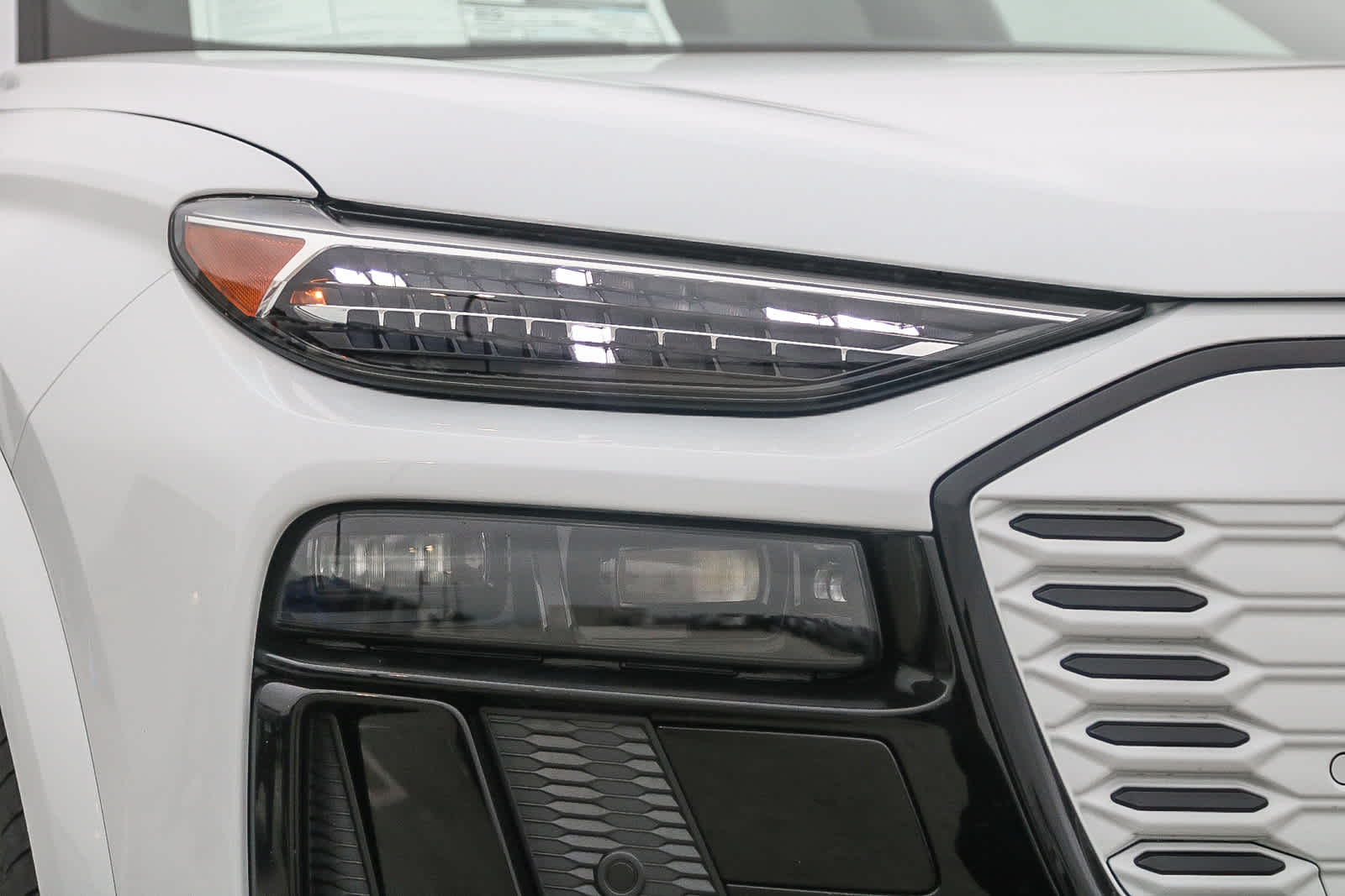 Thumbnail: 2025 Audi SQ6 e-tron - 4