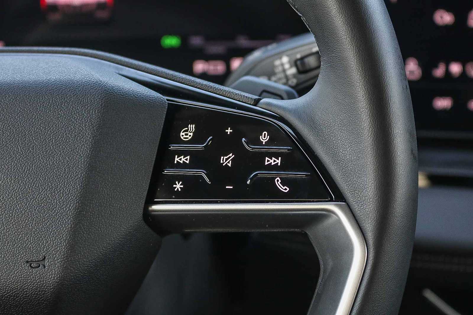 Thumbnail: 2025 Audi Q6 e-tron - 19