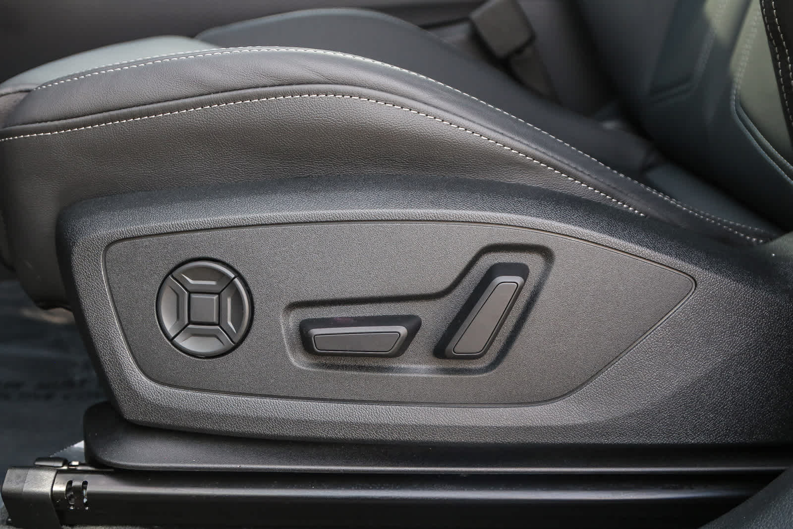 Thumbnail: 2025 Audi Q3 - 31