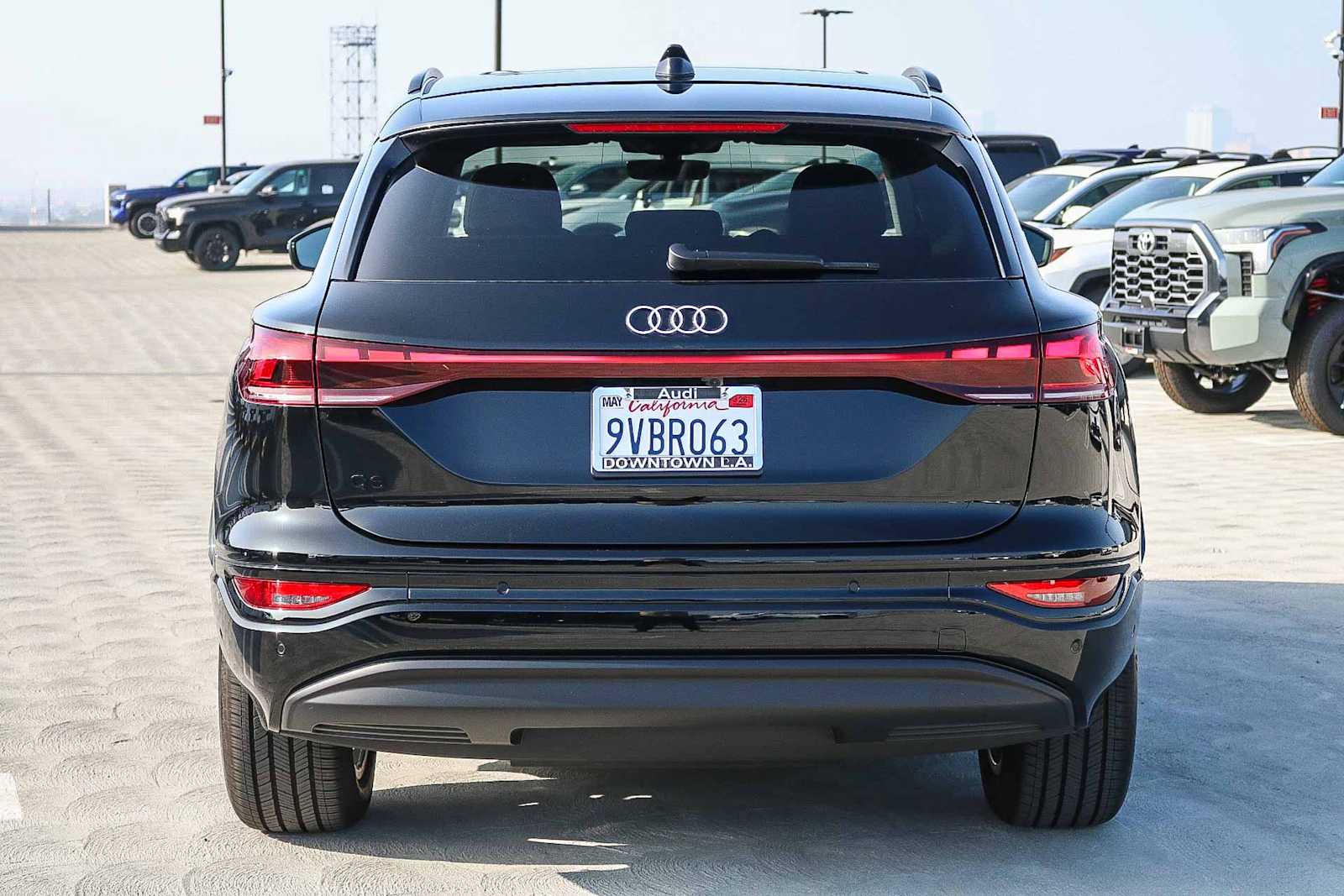 Thumbnail: 2025 Audi Q6 e-tron - 8
