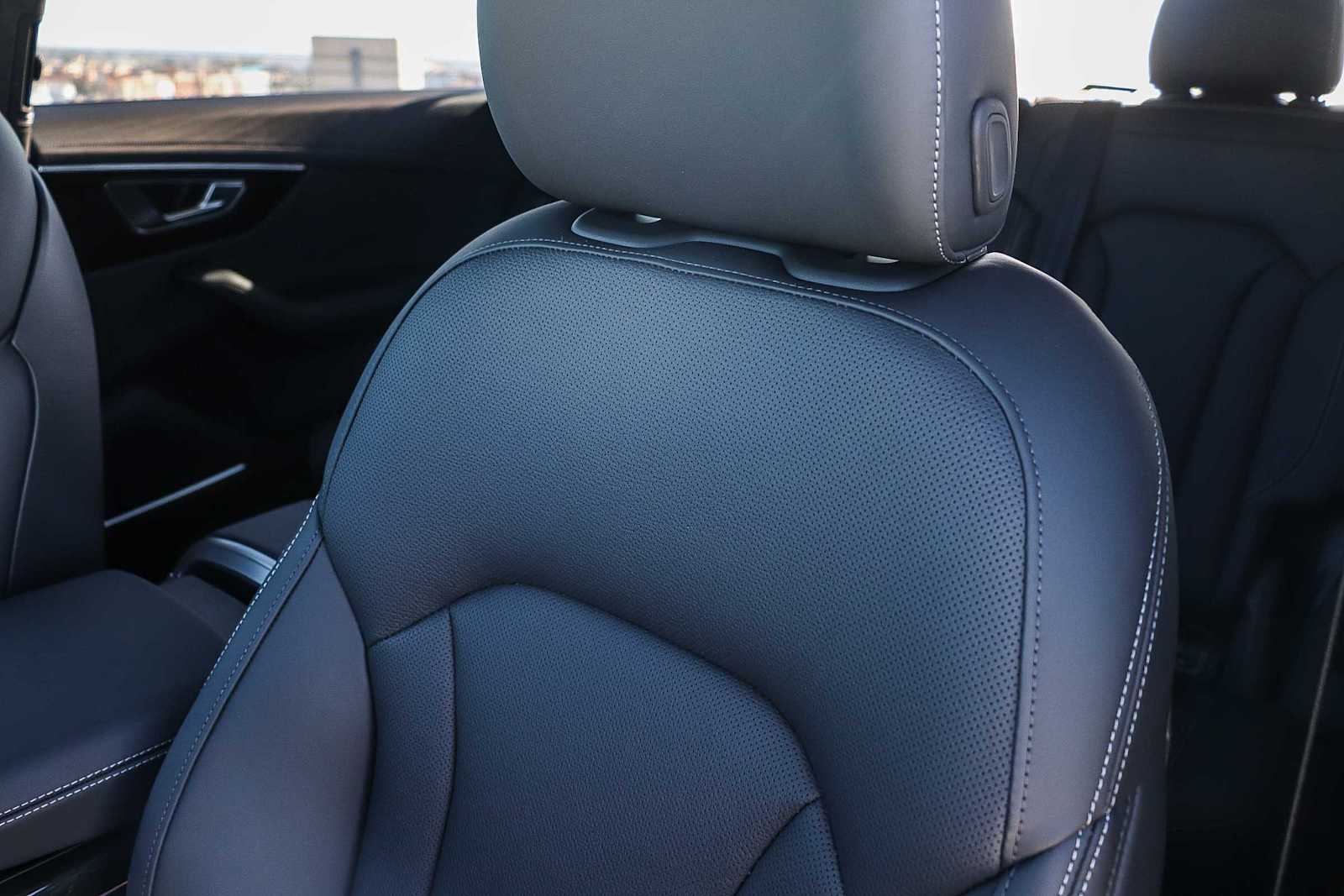 Thumbnail: 2026 Audi Q8 - 36