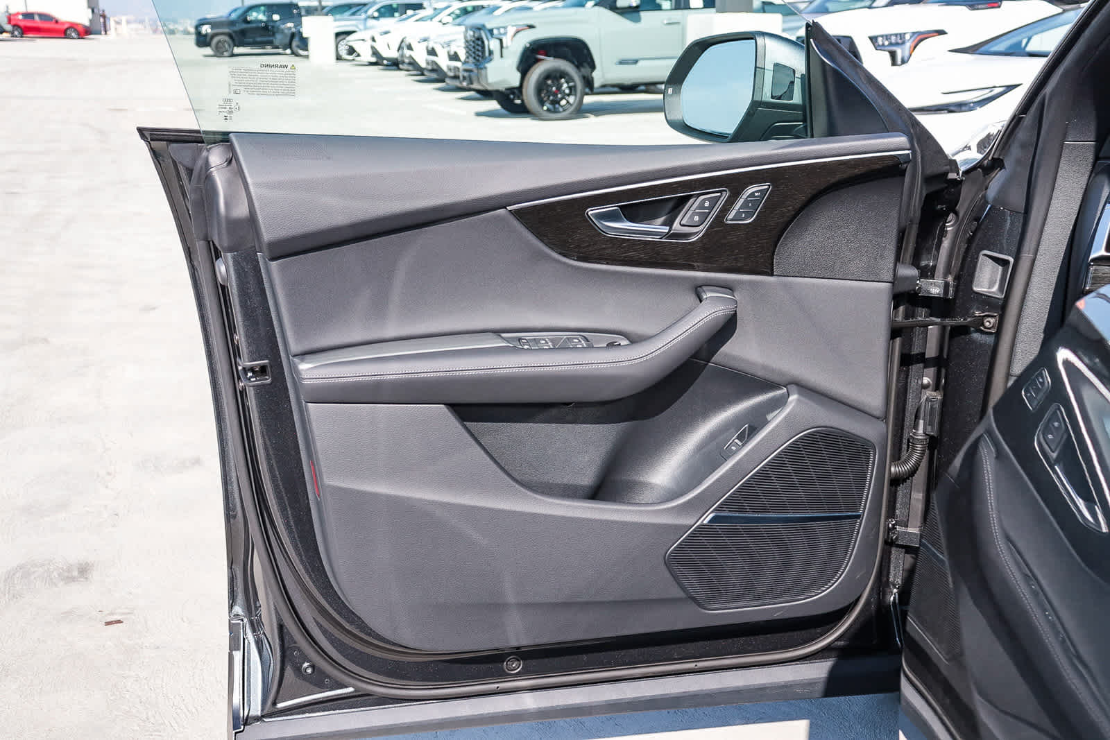 Thumbnail: 2026 Audi Q8 - 28