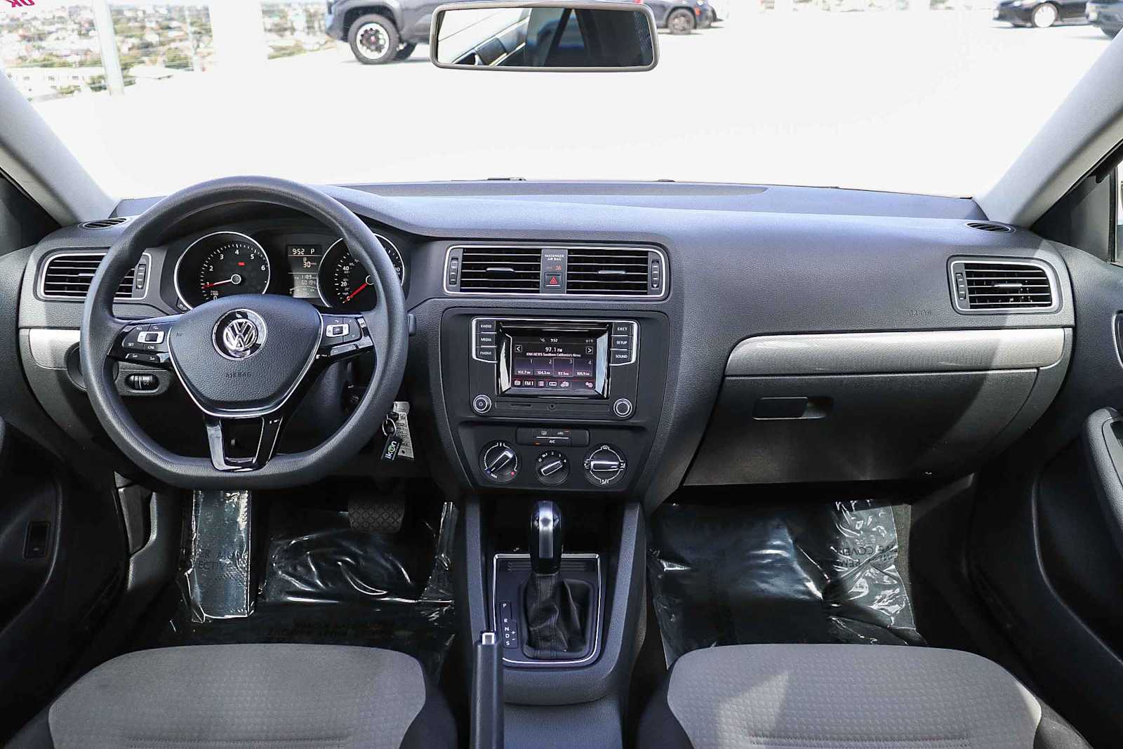 Thumbnail: 2017 Volkswagen Jetta - 16