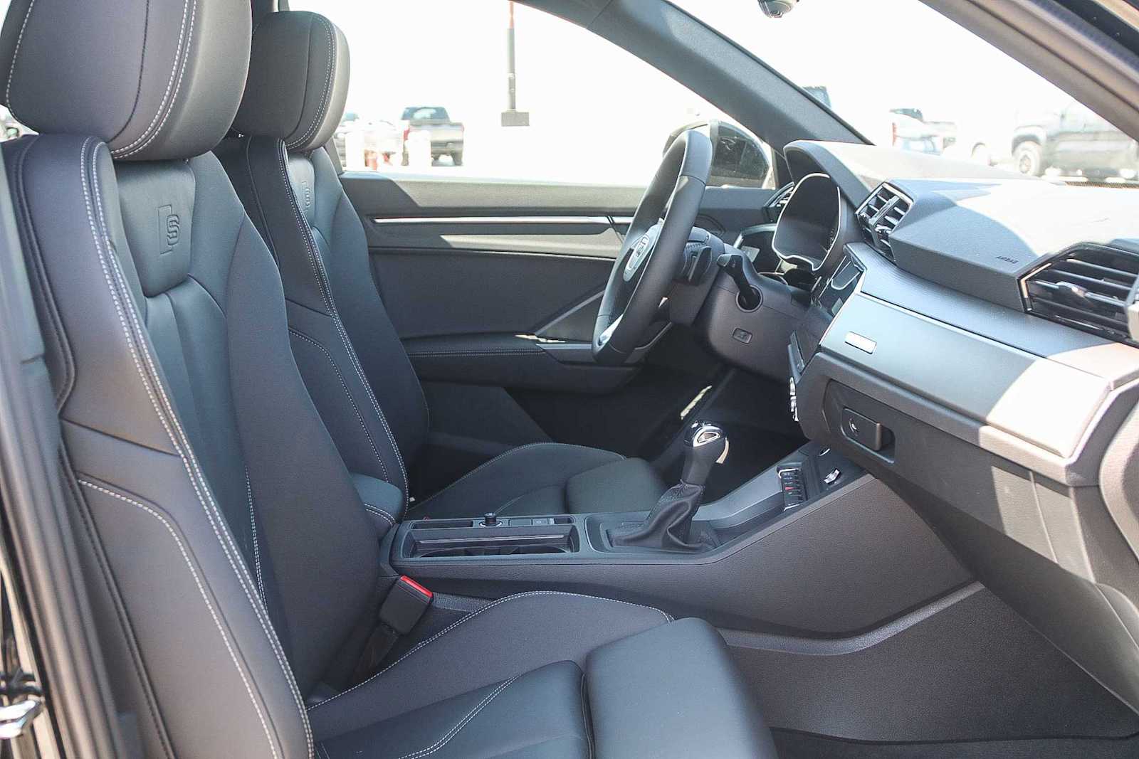 Thumbnail: 2025 Audi Q3 - 16