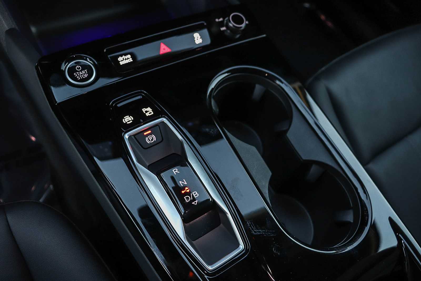 Thumbnail: 2025 Audi Q6 e-tron - 23