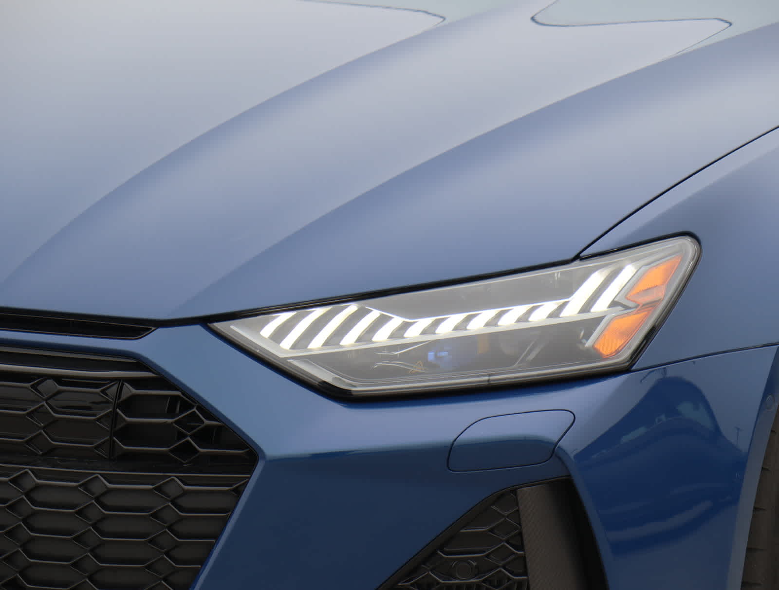 Thumbnail: 2025 Audi RS 7 - 7