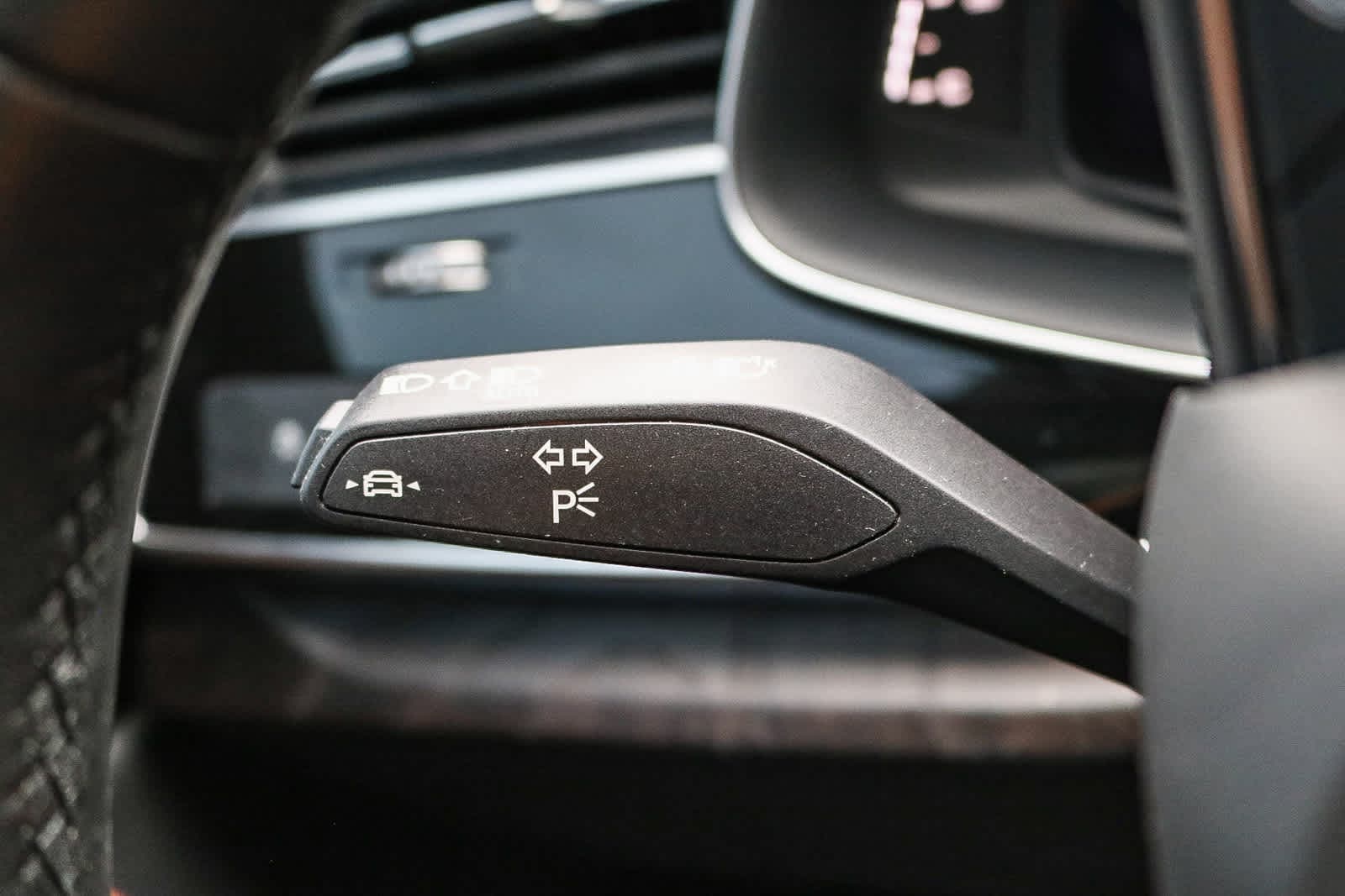 Thumbnail: 2023 Audi Q8 - 37