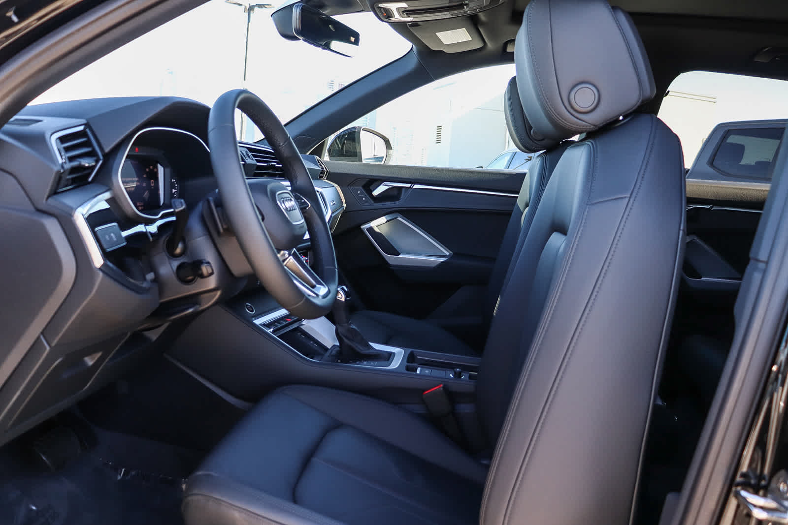 Thumbnail: 2025 Audi Q3 - 24