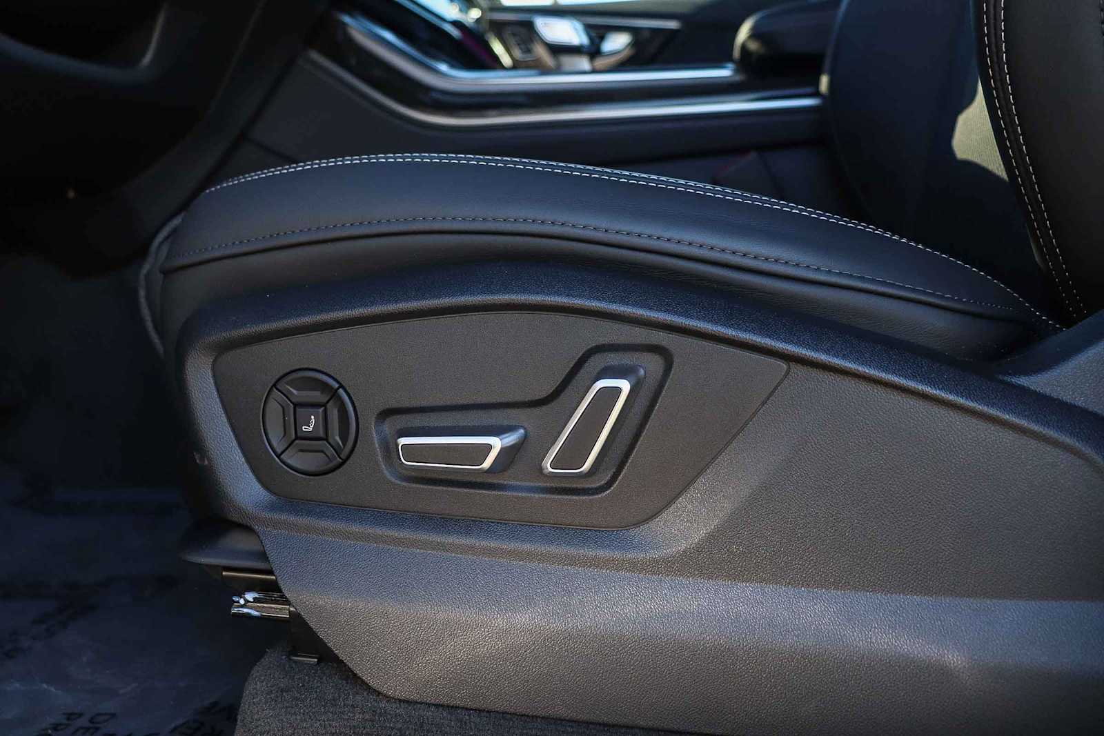 Thumbnail: 2026 Audi Q8 - 26