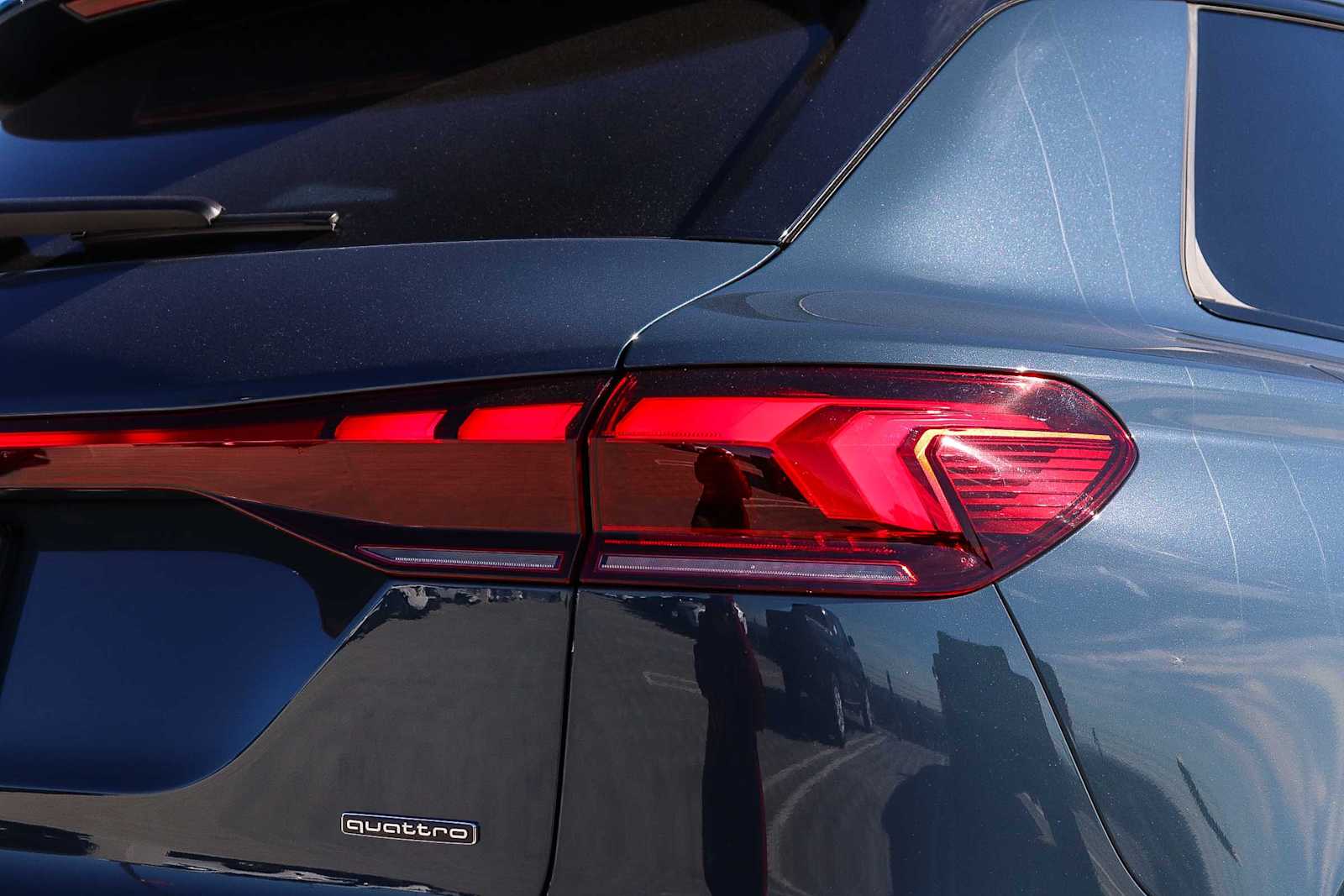 Thumbnail: 2025 Audi Q6 e-tron - 10