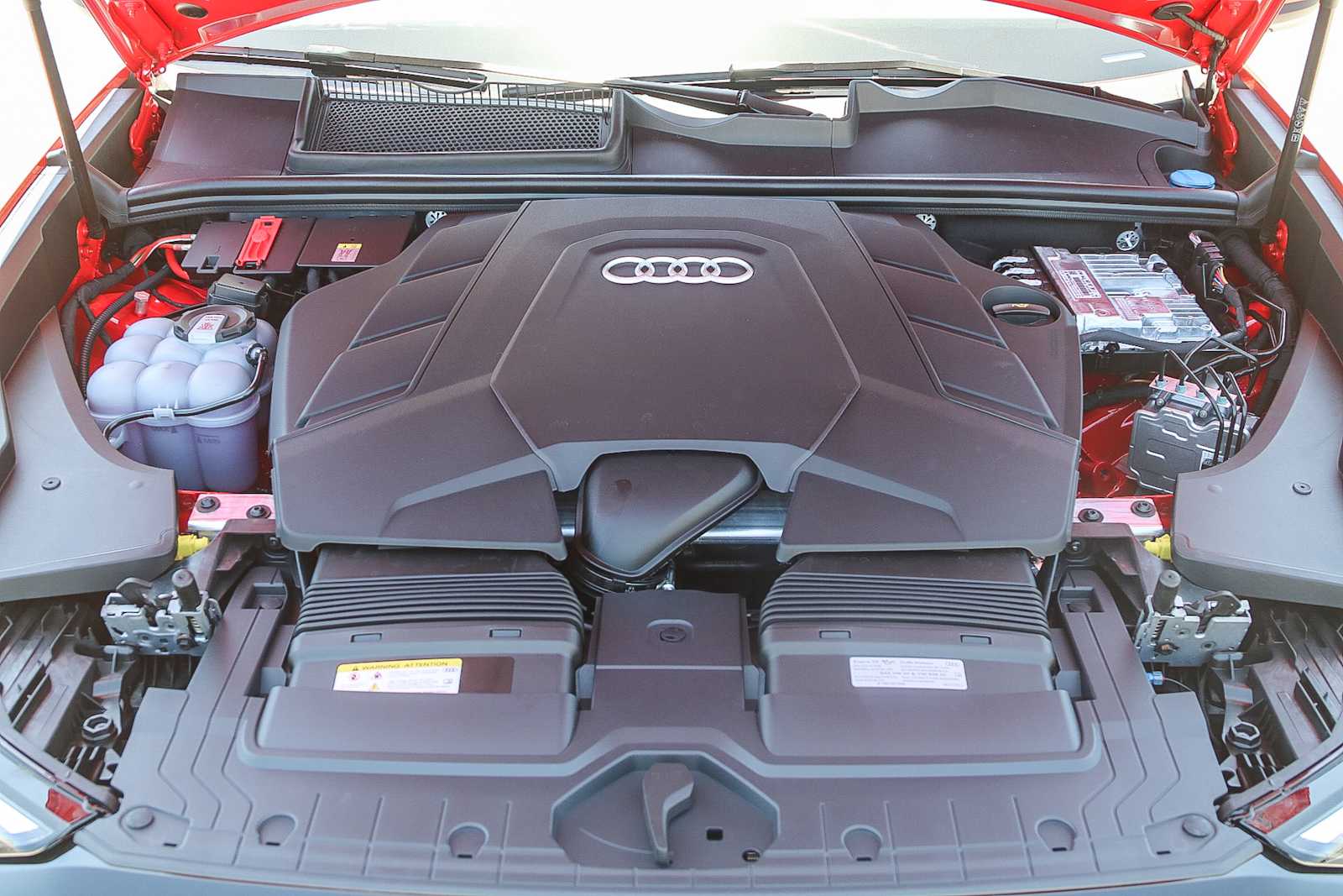 Thumbnail: 2025 Audi Q8 - 30