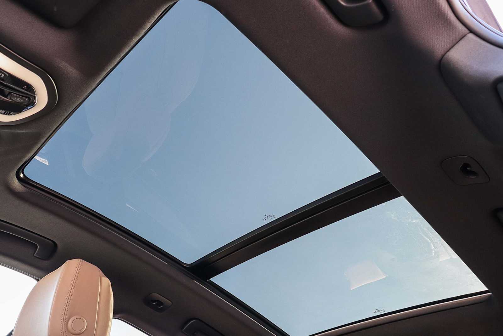 Thumbnail: 2024 Porsche Macan - 39