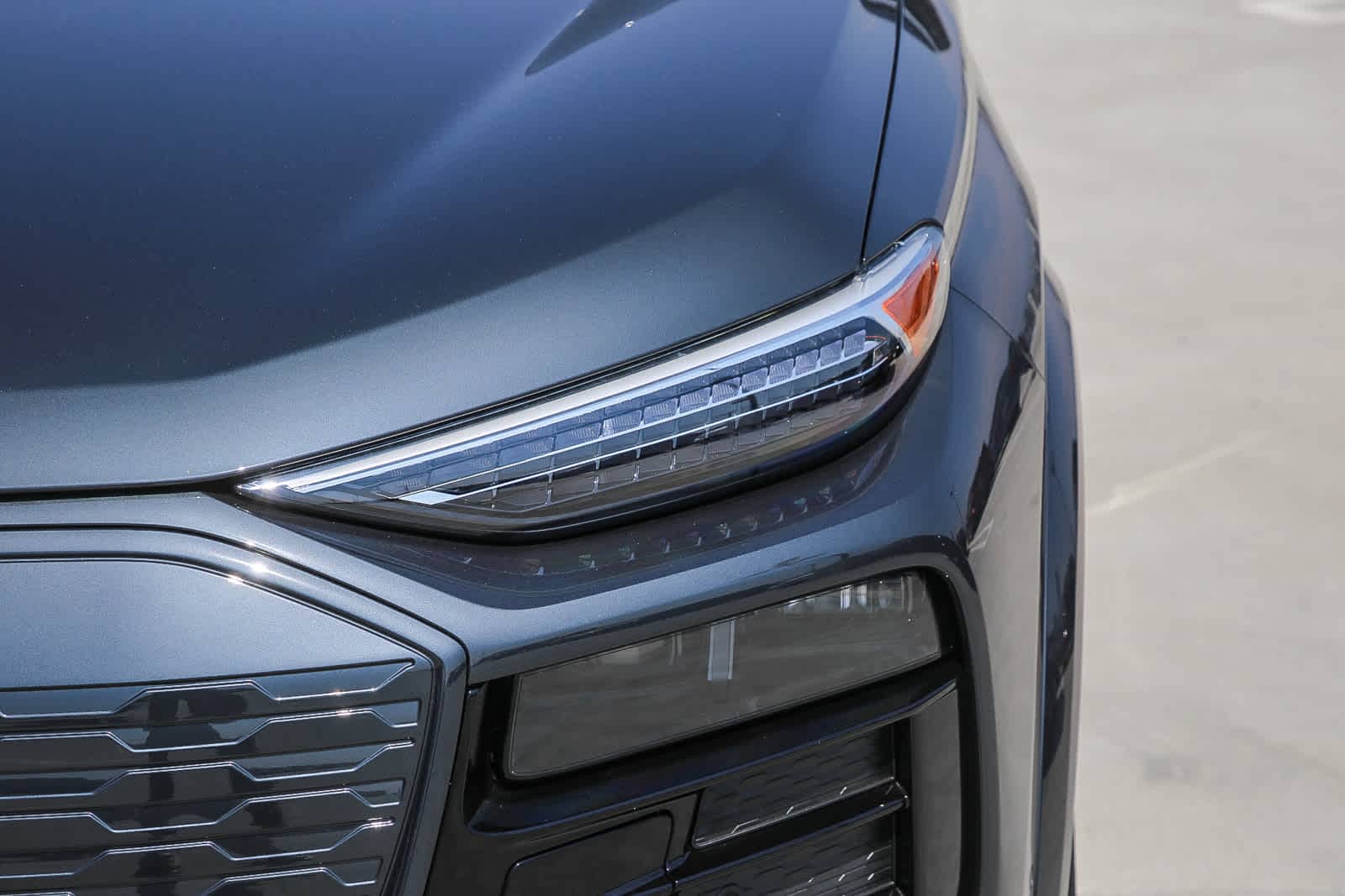 Thumbnail: 2025 Audi Q6 e-tron - 7