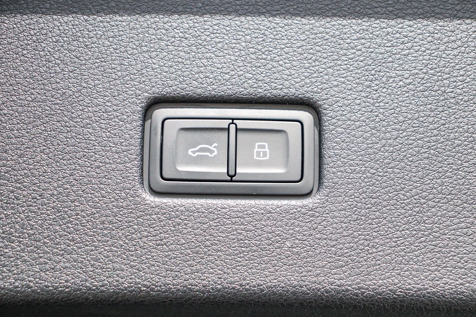 Thumbnail: 2025 Audi RS Q8 - 36