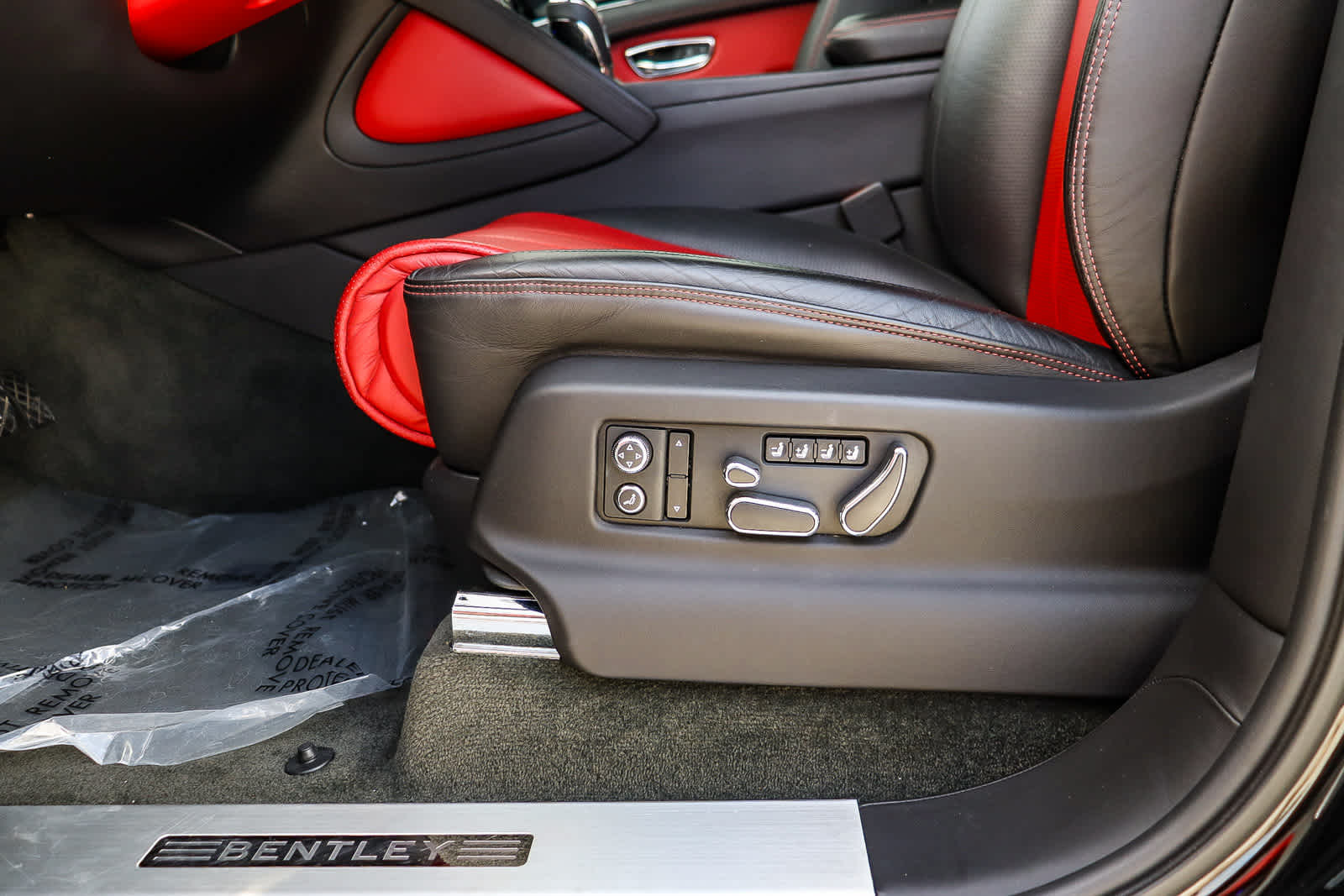 Thumbnail: 2021 Bentley Bentayga - 32