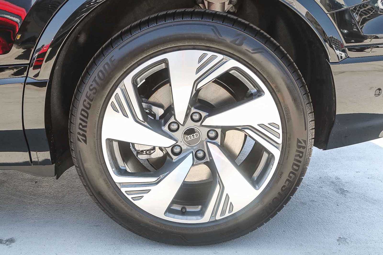 Thumbnail: 2025 Audi Q6 e-tron - 10