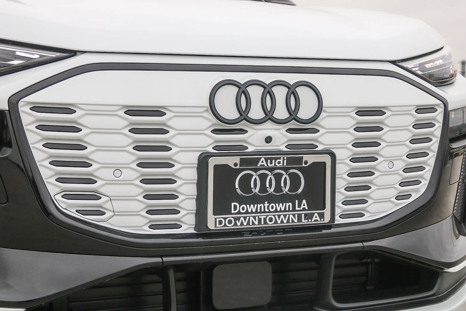 Thumbnail: 2025 Audi SQ6 e-tron - 5