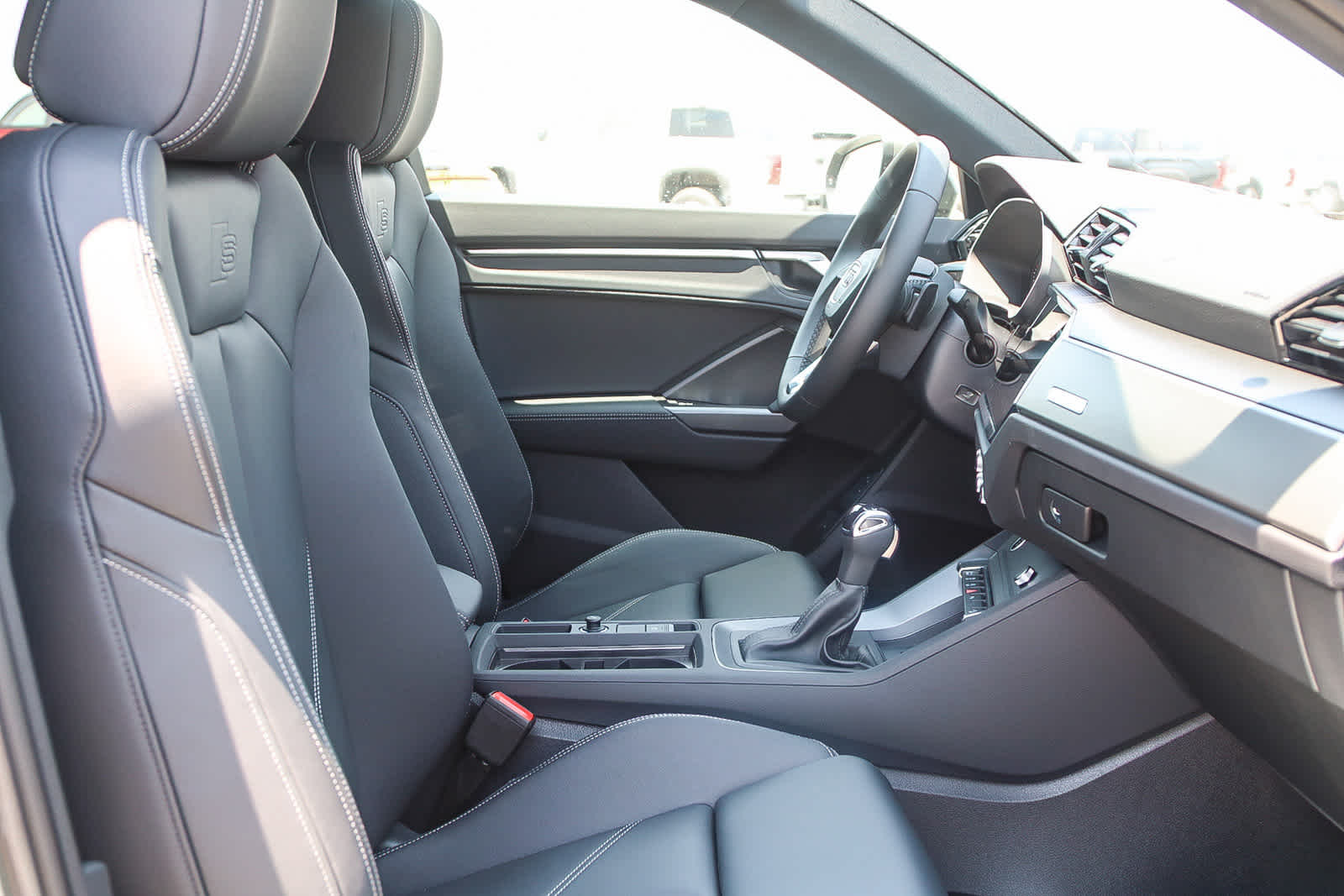 Thumbnail: 2025 Audi Q3 - 16