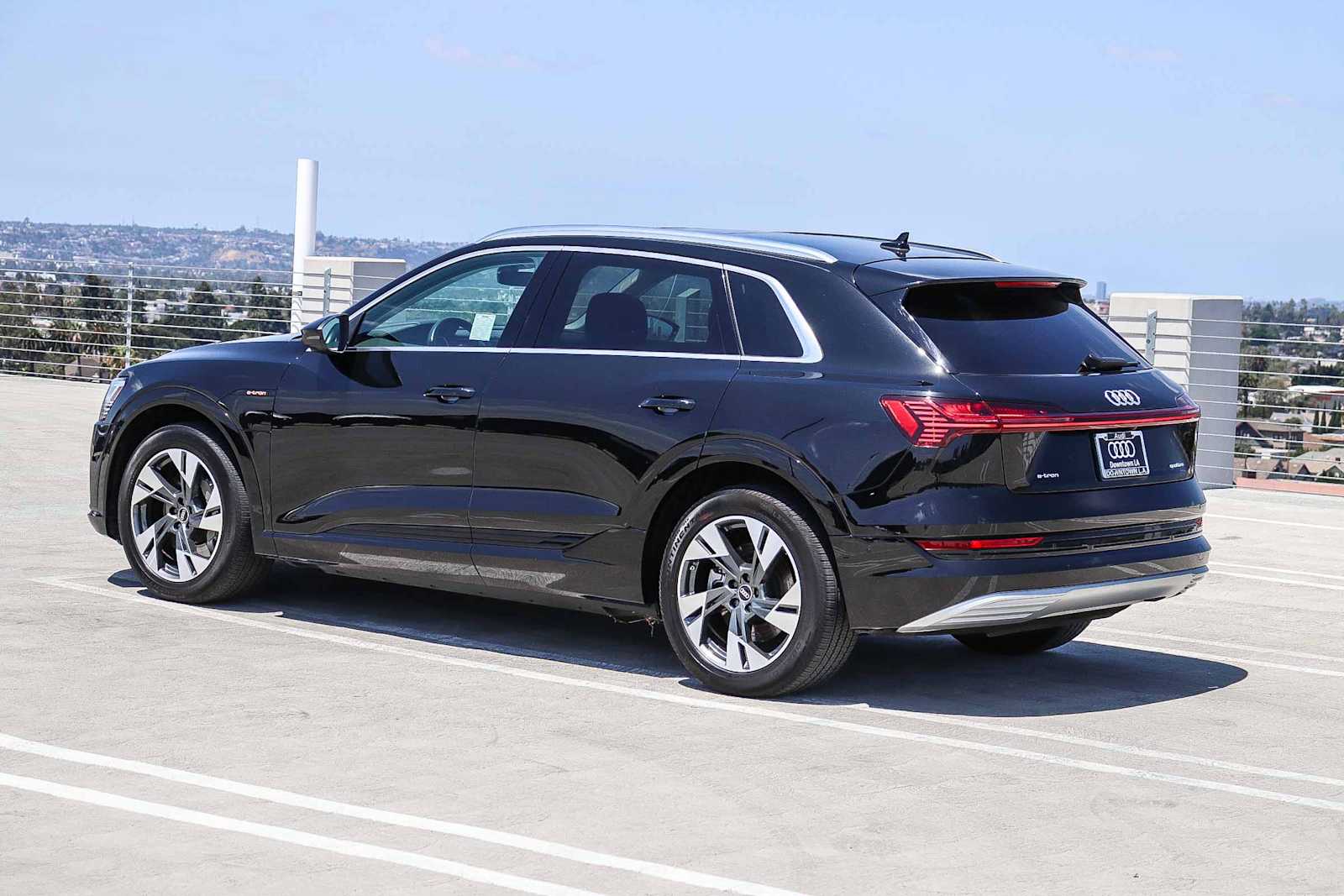 Thumbnail: 2023 Audi e-tron - 6