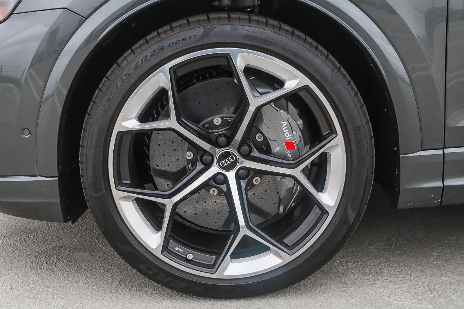 Thumbnail: 2025 Audi RS Q8 - 10