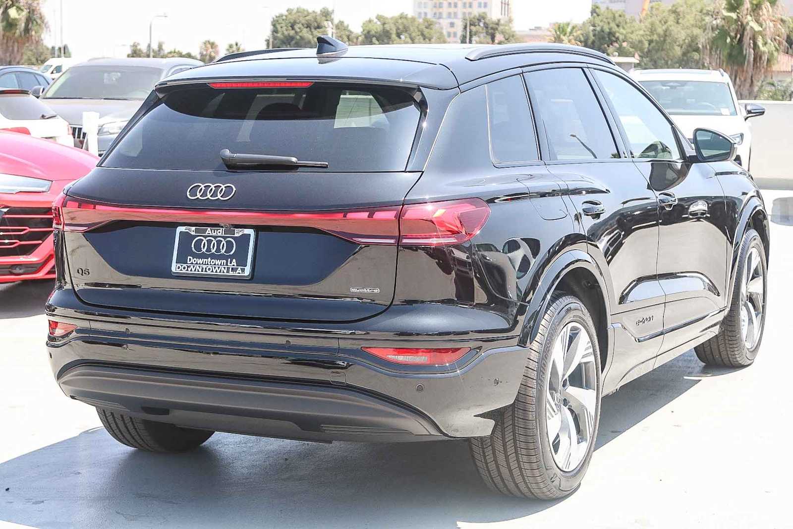 Thumbnail: 2025 Audi Q6 e-tron - 6