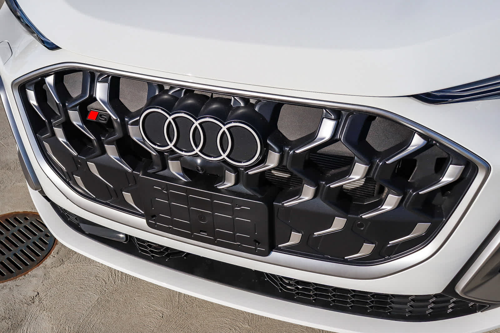 Thumbnail: 2025 Audi SQ5 - 8