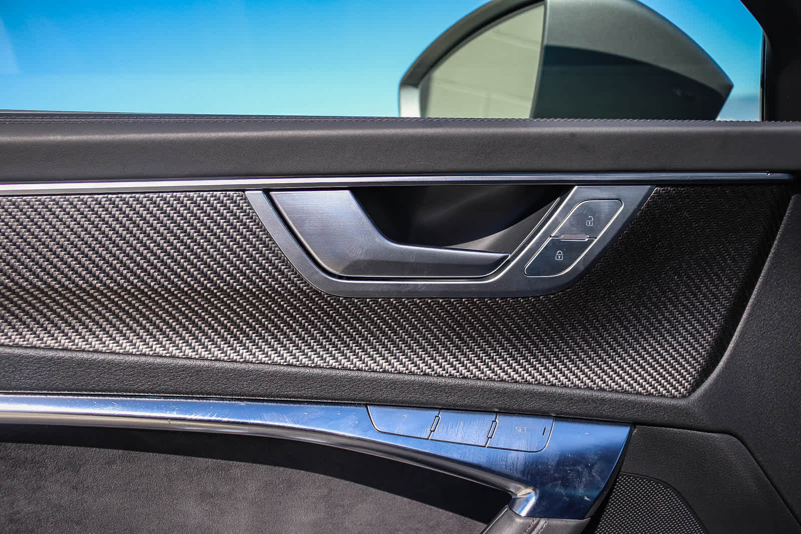 Thumbnail: 2025 Audi RS 6 - 30