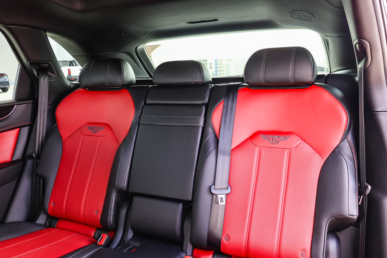 Thumbnail: 2021 Bentley Bentayga - 26