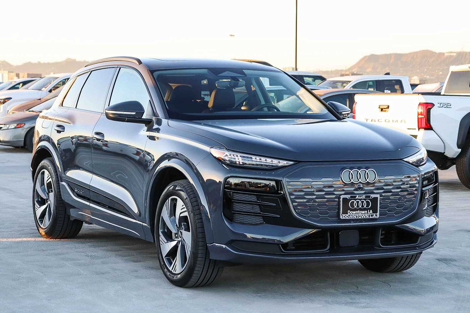 Thumbnail: 2025 Audi Q6 e-tron - 3