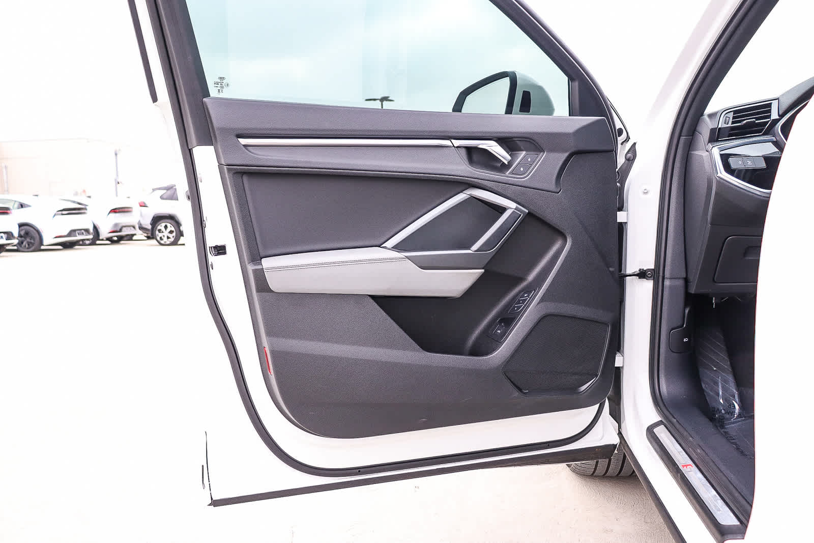 Thumbnail: 2023 Audi Q3 - 30